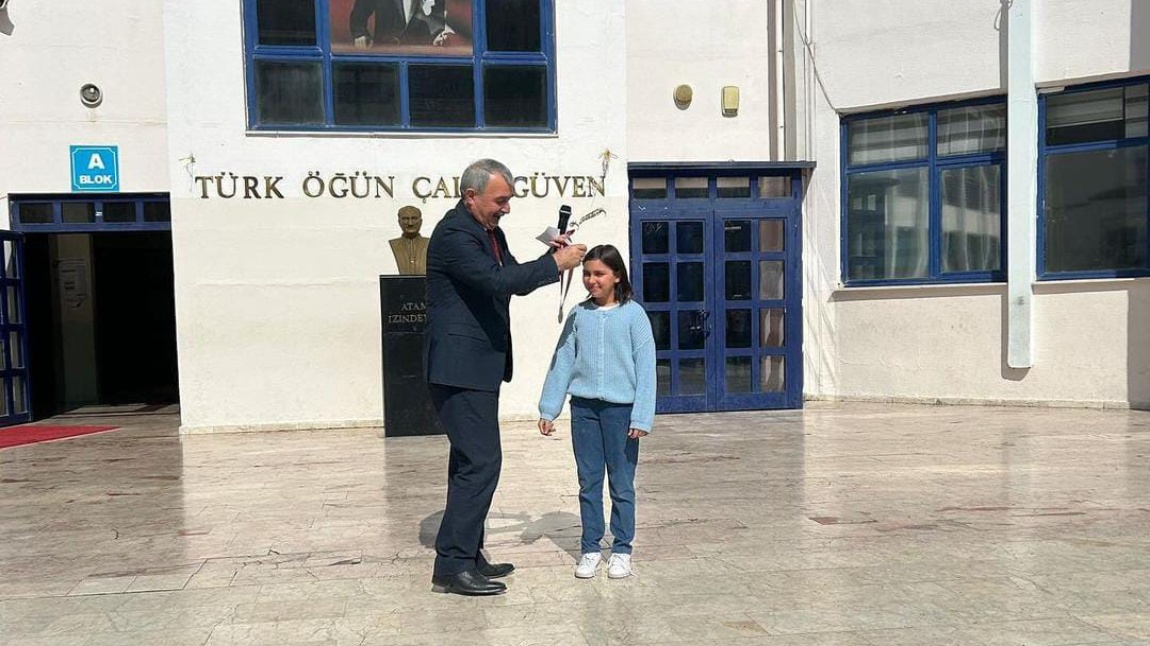 4/M Sınıfı Öğrencimiz Elif Miray EREN Mart ayında Sivas'ta düzenlenen Türkiye Eskrim Şampiyonasında kendi kategorisinde Türkiye 1.si olarak Altın Madalya kazanmış bizleri gururlandırmıştır. 
